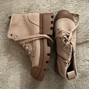 Combat Boot Universal Thread size 8